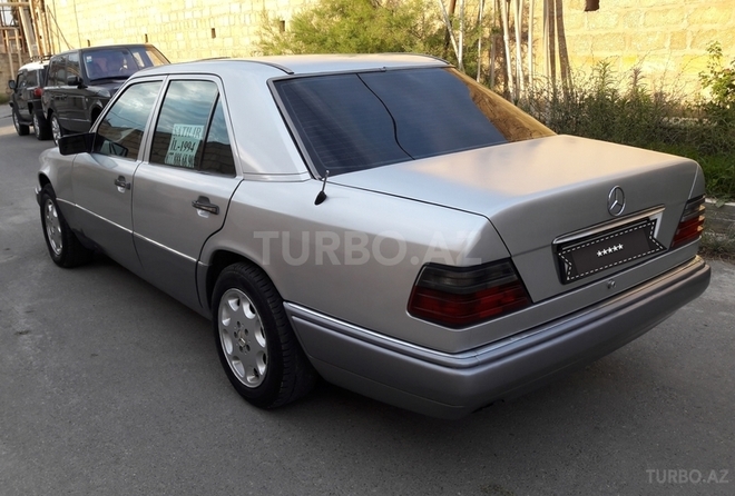 Mercedes E 250 1994, 447,520 km - 2.5 l - Bakı