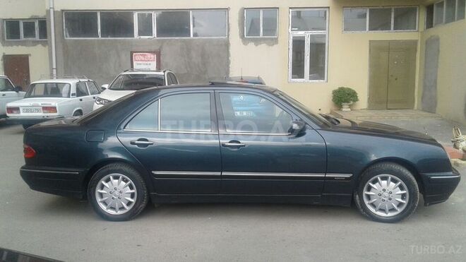Mercedes E 240 1999, 236,000 km - 2.6 l - Gəncə