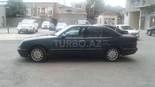 Mercedes E 240 1999, 236,000 km - 2.6 l - Gəncə