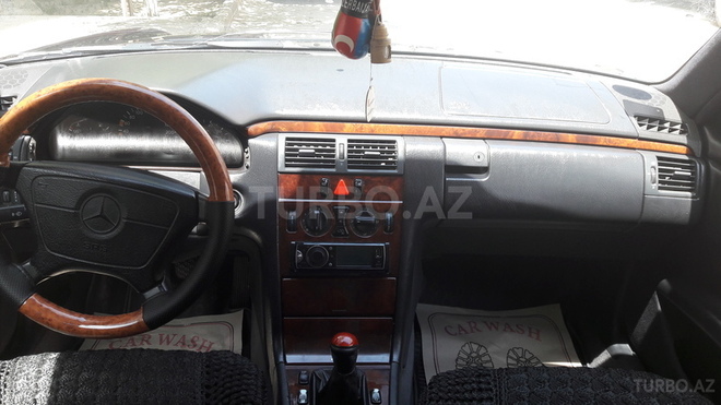 Mercedes E 240 1998, 240,000 km - 2.4 л - Sumqayıt