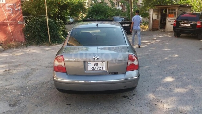 Volkswagen Passat 2004, 174,000 km - 1.8 l - Sumqayıt