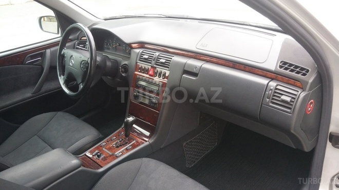 Mercedes E 200 1999, 206,000 km - 2.0 l - Bakı