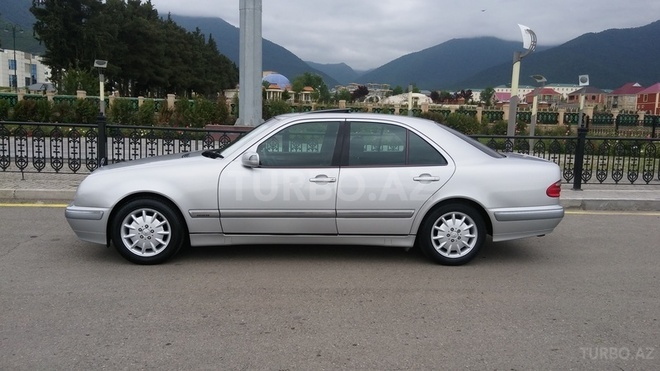 Mercedes E 200 1999, 206,000 km - 2.0 l - Bakı
