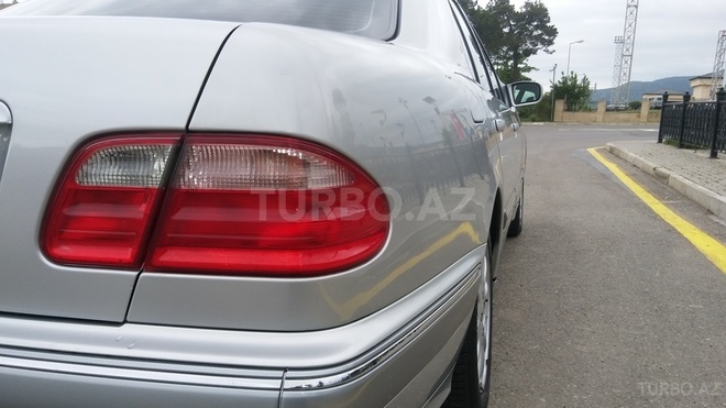 Mercedes E 200 1999, 206,000 km - 2.0 l - Bakı