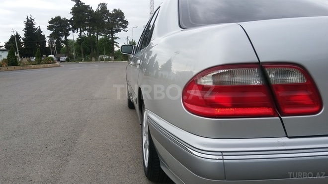 Mercedes E 200 1999, 206,000 km - 2.0 l - Bakı