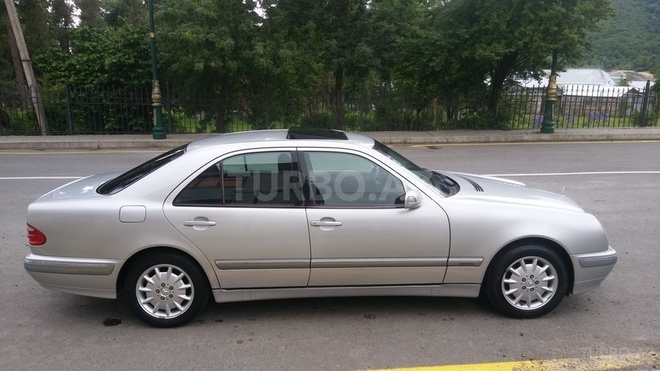 Mercedes E 200 1999, 206,000 km - 2.0 l - Bakı