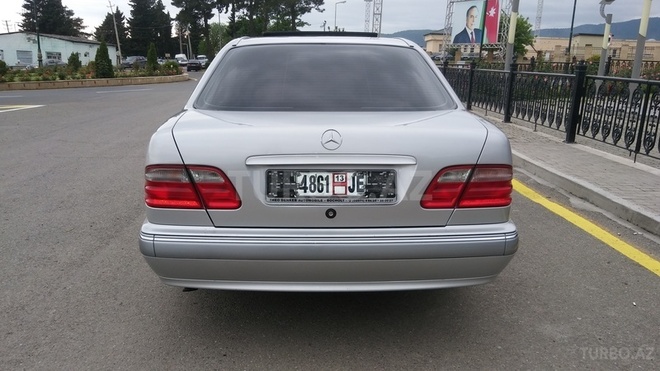 Mercedes E 200 1999, 206,000 km - 2.0 l - Bakı