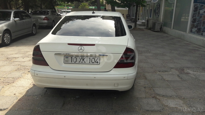 Mercedes E 220 2002, 260,000 km - 2.2 л - Bakı