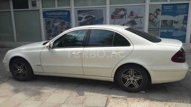 Mercedes E 220 2002, 260,000 km - 2.2 л - Bakı