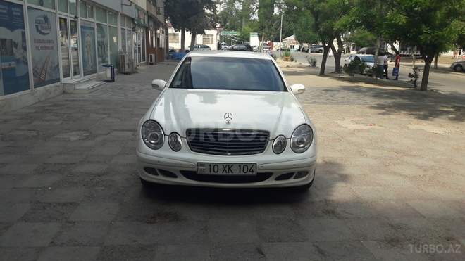 Mercedes E 220 2002, 260,000 km - 2.2 л - Bakı