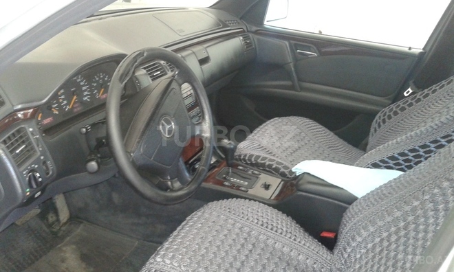 Mercedes E 230 1996, 300,000 km - 2.3 л - Sumqayıt