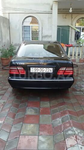 Mercedes E 240 2002, 269,000 km - 2.6 l - Sumqayıt