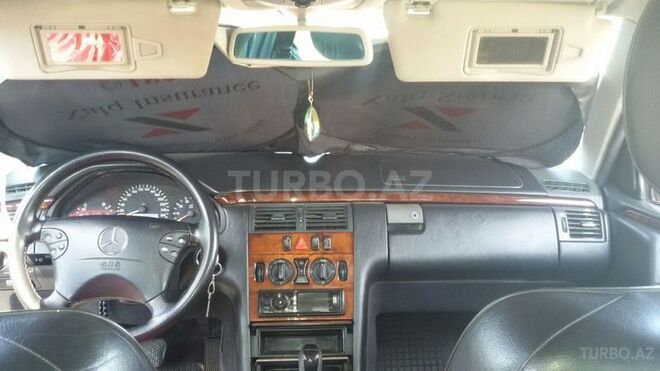 Mercedes E 240 2002, 269,000 km - 2.6 l - Sumqayıt