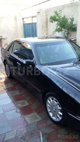 Mercedes E 240 2002, 269,000 km - 2.6 l - Sumqayıt