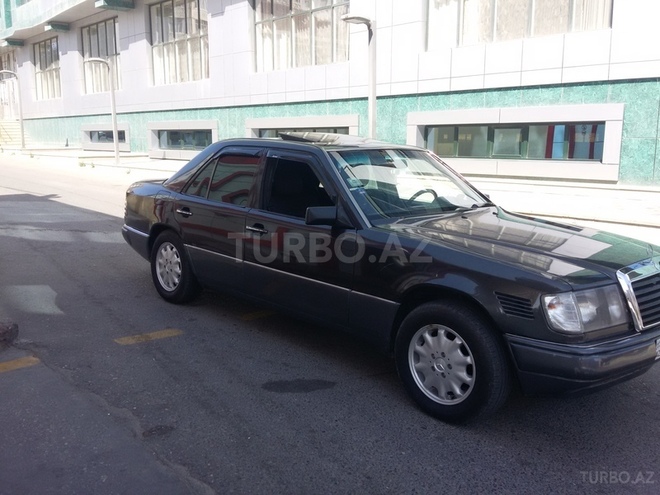 Mercedes E 250 1993, 460,000 km - 2.5 l - Sumqayıt