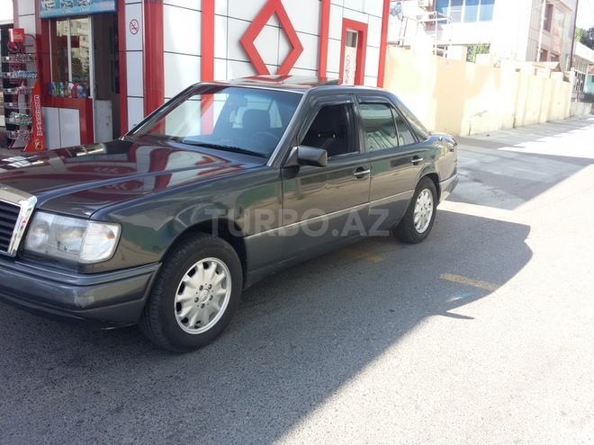 Mercedes E 250 1993, 460,000 km - 2.5 l - Sumqayıt
