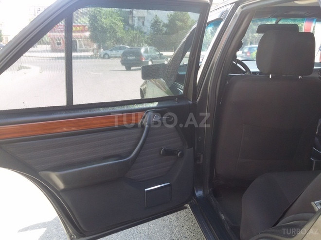 Mercedes E 250 1993, 460,000 km - 2.5 l - Sumqayıt