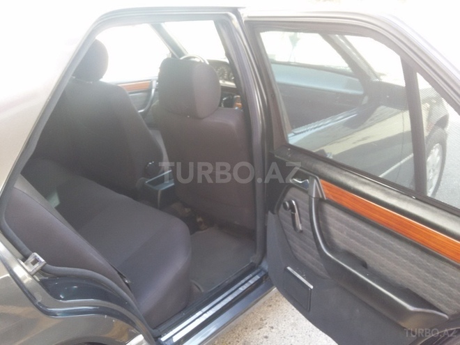 Mercedes E 250 1993, 460,000 km - 2.5 l - Sumqayıt