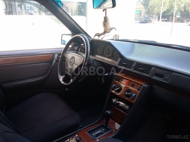 Mercedes E 250 1993, 460,000 km - 2.5 l - Sumqayıt