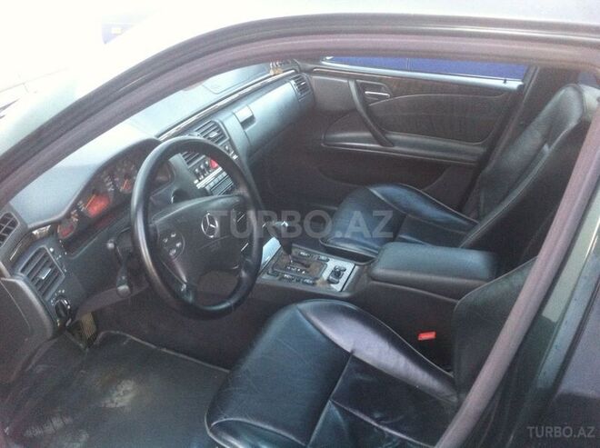 Mercedes E 320 2001, 360,000 km - 0.4 л - Quba