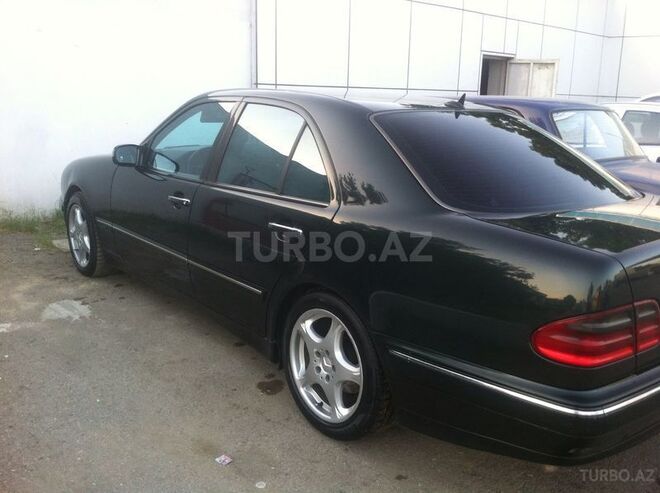 Mercedes E 320 2001, 360,000 km - 0.4 л - Quba