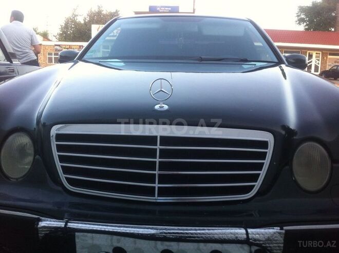 Mercedes E 320 2001, 360,000 km - 0.4 л - Quba