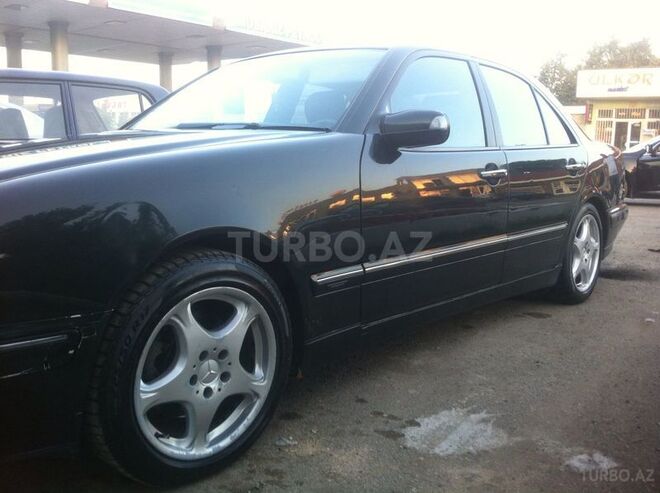 Mercedes E 320 2001, 360,000 km - 0.4 л - Quba
