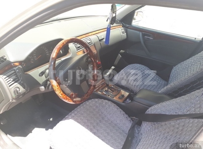 Mercedes E 220 1999, 650,000 km - 2.2 l - Bakı