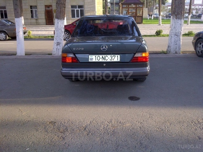 Mercedes E 220 1993, 800,000 km - 2.2 l - İmişli