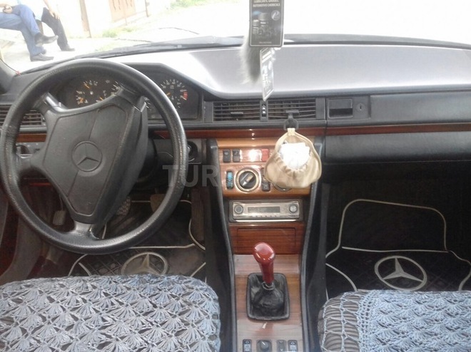 Mercedes E 220 1993, 800,000 km - 2.2 l - İmişli