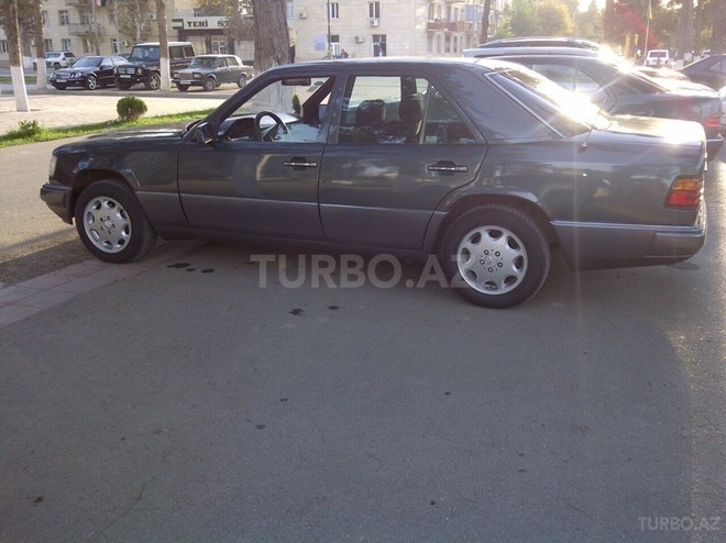 Mercedes E 220 1993, 800,000 km - 2.2 l - İmişli