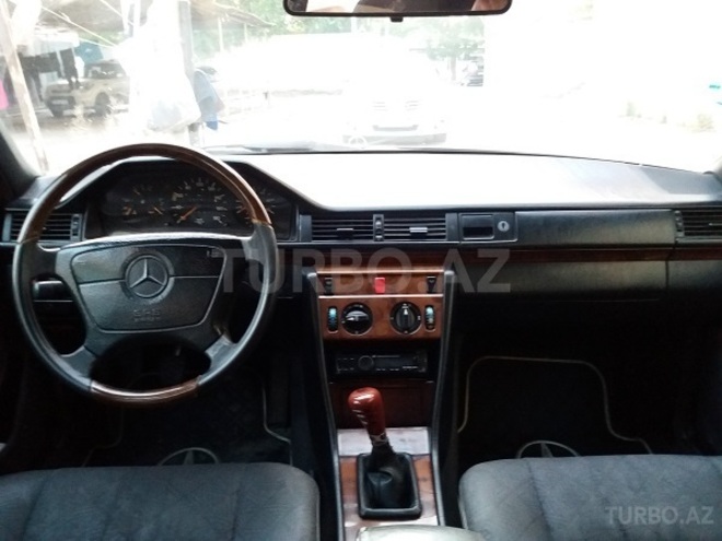 Mercedes E 200 1993, 356,000 km - 2.0 l - Bakı