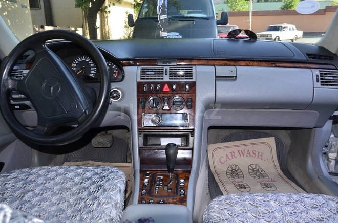 Mercedes E 240 1998, 268,157 km - 2.4 l - Şəmkir