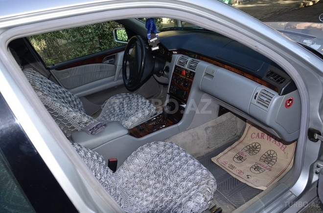 Mercedes E 240 1998, 268,157 km - 2.4 l - Şəmkir