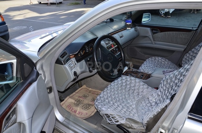 Mercedes E 240 1998, 268,157 km - 2.4 l - Şəmkir