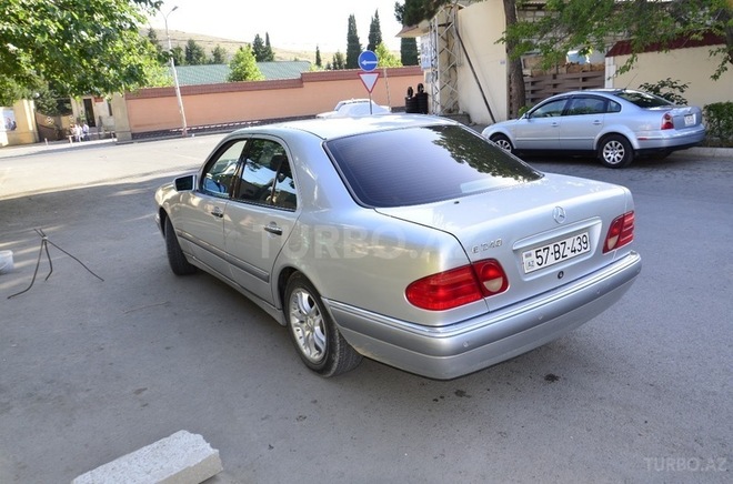 Mercedes E 240 1998, 268,157 km - 2.4 l - Şəmkir