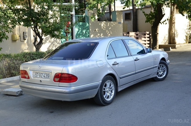 Mercedes E 240 1998, 268,157 km - 2.4 l - Şəmkir