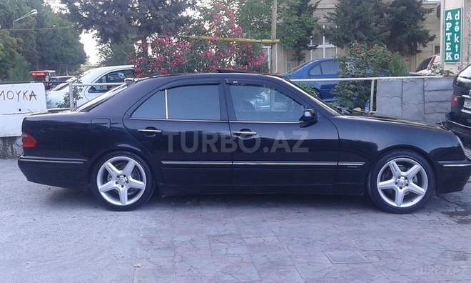 Mercedes E 320 2001, 325,000 km - 3.2 l - Bakı