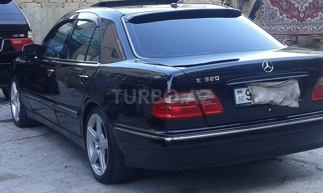 Mercedes E 320 2001, 325,000 km - 3.2 l - Bakı