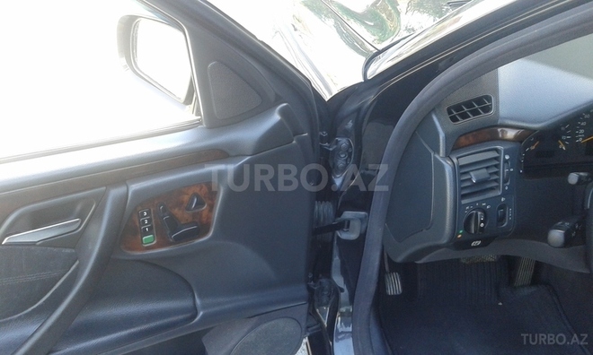 Mercedes E 320 2001, 325,000 km - 3.2 l - Bakı