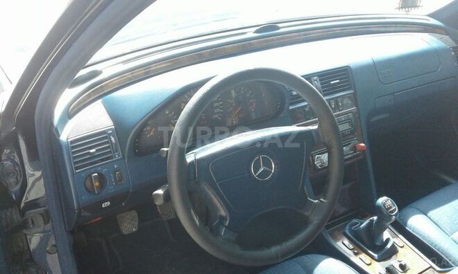 Mercedes C 180 2000, 233,000 km - 1.8 l - Biləsuvar