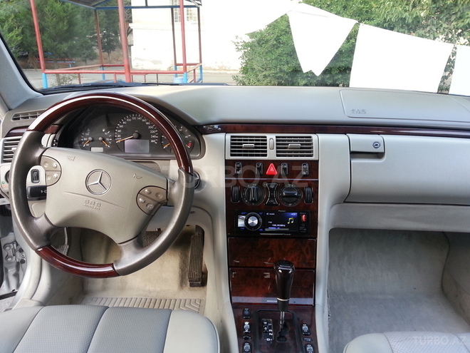 Mercedes E 270 2000, 260,000 km - 2.7 л - Bakı