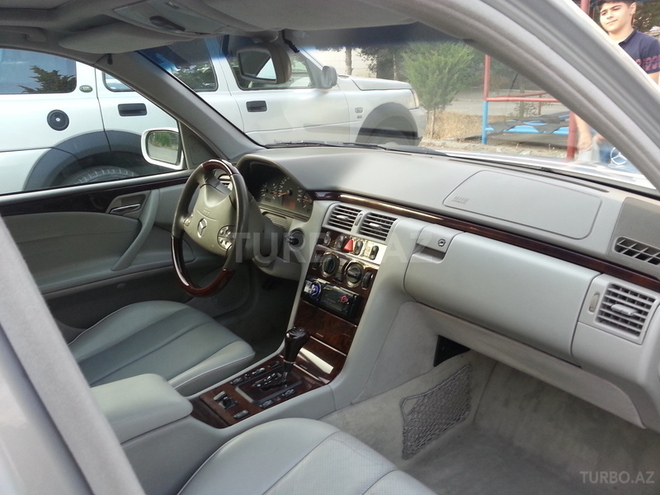 Mercedes E 270 2000, 260,000 km - 2.7 л - Bakı