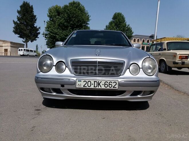 Mercedes E 220 2000, 353,000 km - 2.2 л - Qazax