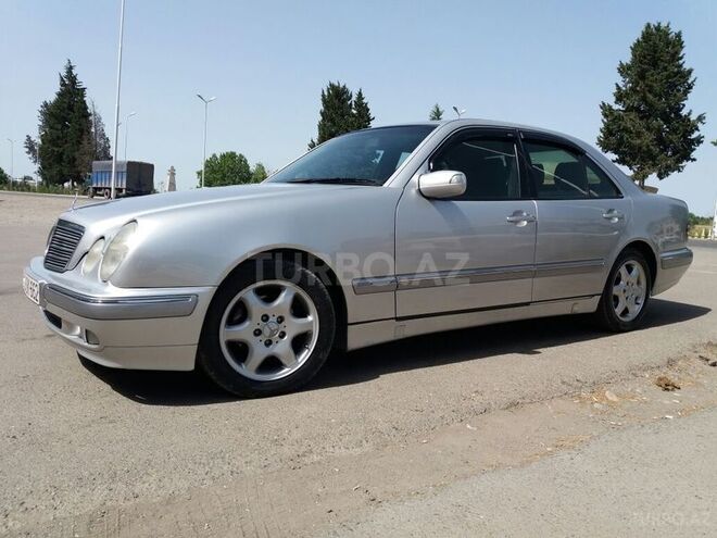 Mercedes E 220 2000, 353,000 km - 2.2 л - Qazax