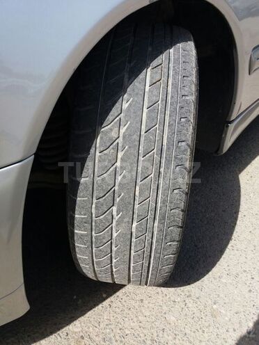 Mercedes E 220 2000, 353,000 km - 2.2 л - Qazax