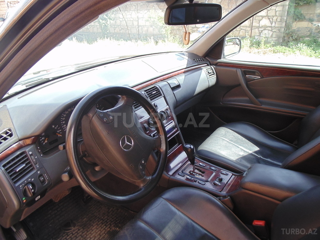Mercedes E 200 2002, 275,000 km - 2.2 l - Tovuz