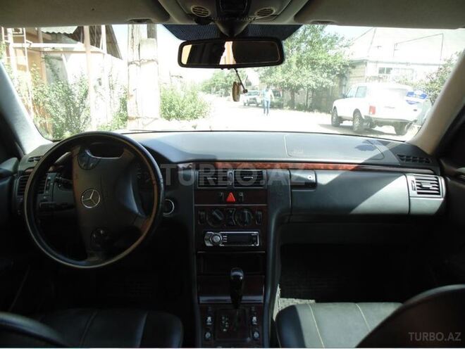 Mercedes E 200 2002, 275,000 km - 2.2 l - Tovuz