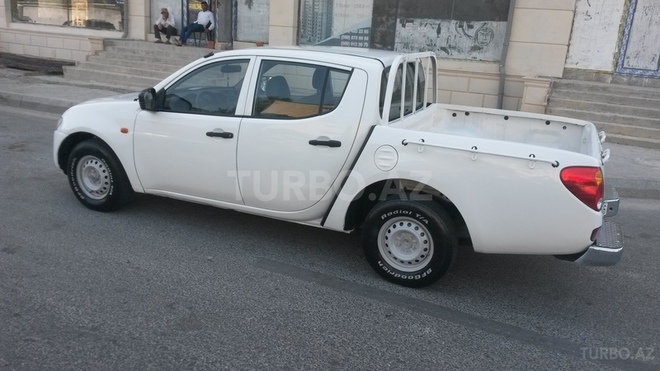 Mitsubishi L200 2007, 130,000 km - 2.5 l - Bakı