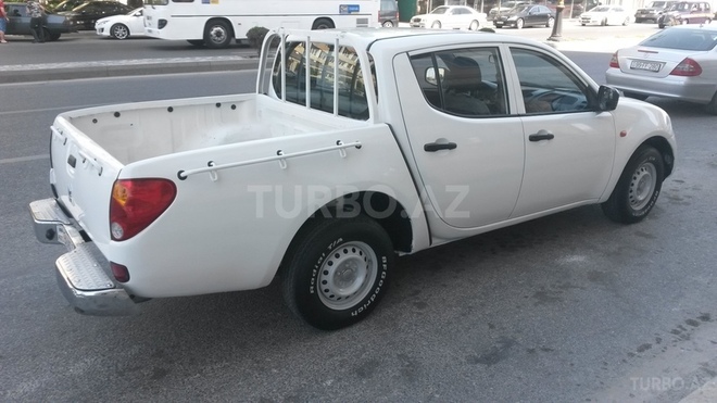 Mitsubishi L200 2007, 130,000 km - 2.5 l - Bakı